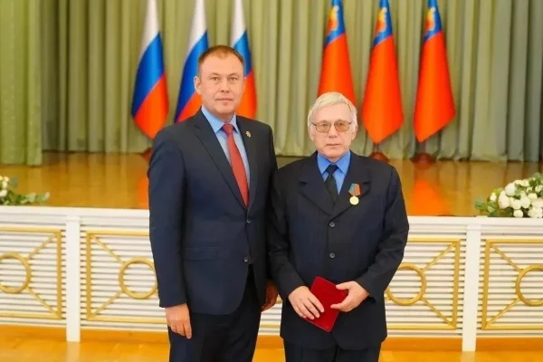 Илья Середюк вручил награды лучшим машиностроителям Кузбасса