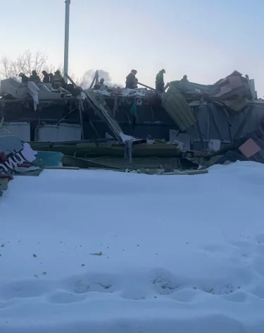 МЧС: под завалами рухнувшего ТЦ в Новосибирске могут находиться люди