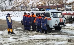 В Магаданской области ищут попавшую под лавину сноубордистку