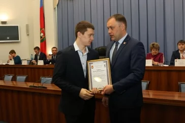 Фото: Илья Середюк наградил кемеровчан за большой вклад в развитие города 2