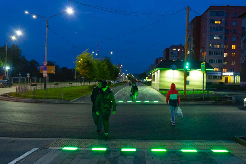 «Первые в Кузбассе»: в Междуреченске появились лежачие светофоры