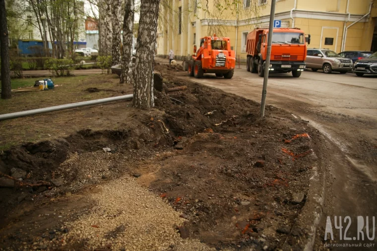 Фото: В Кемерове начали ремонтировать сквер рядом с ДК «Москва» 5