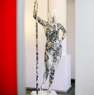 Фото: Скульптуру «Девушка с веслом» распечатали на 3D-принтере и установили в Парке Горького 1