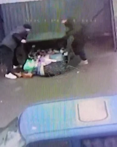 Житель Чувашии избил мужчину и завалил его мусором