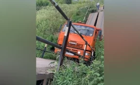 Власти прокомментировали ДТП с КамАЗом и сломанным мостом в Прокопьевске