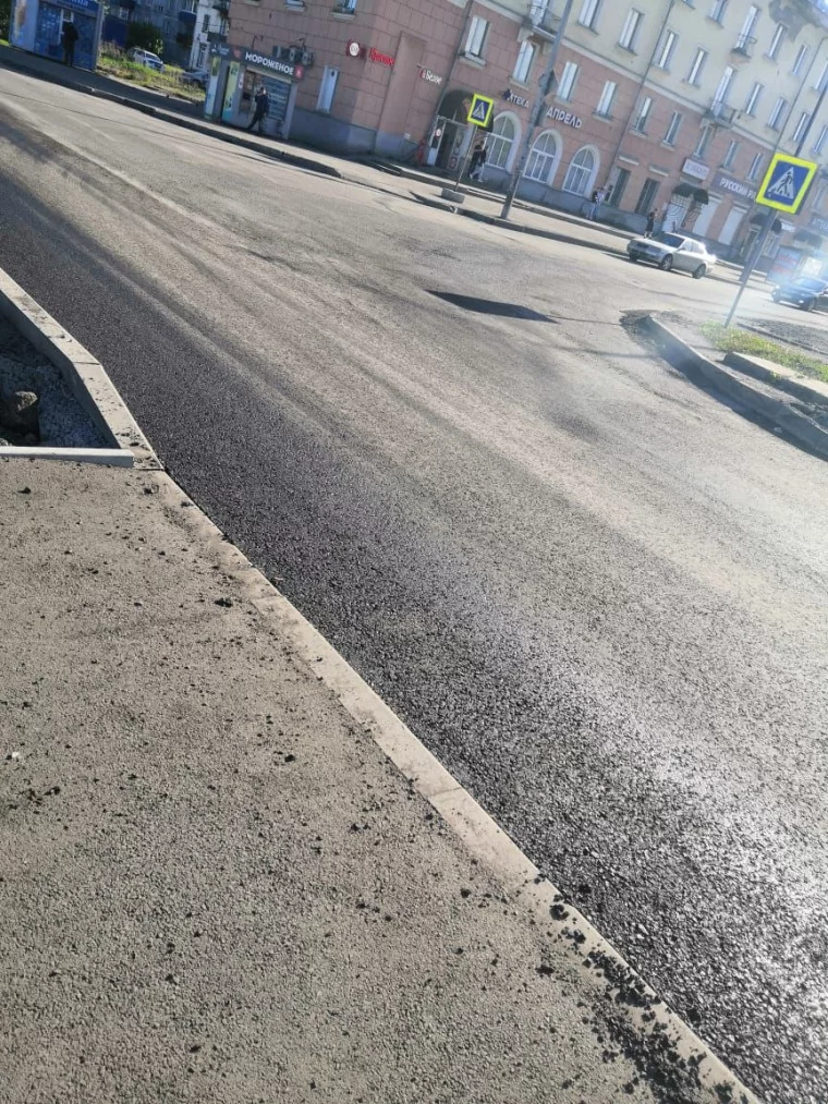 Фото: На оживлённом перекрёстке Новокузнецка на 90% восстановили благоустройство 2