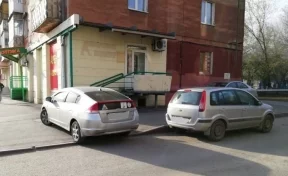 В Кемерове водителя Hyundai оштрафовали за парковку на тротуаре