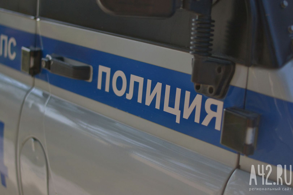 Полицейские устроили погоню за пьяным водителем в Кузбассе. В салоне были жена и маленький ребёнок