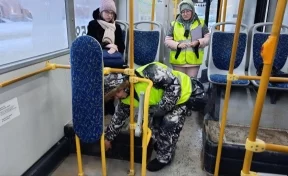 Власти рассказали кемеровчанам, куда жаловаться на холод в салоне автобуса