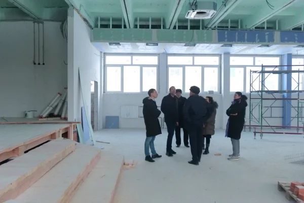 Глава Кемерова проверил ход капитального ремонта лицея №89