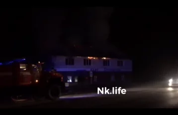 Фото: В Кузбассе загорелось частное кафе 1