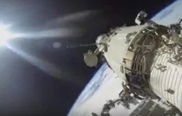 Фото: Работу российских космонавтов в открытом космосе сняли на видео 1