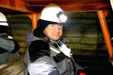 Фото: Помощник президента и министр экономического развития РФ спустились в шахту в Кузбассе 3