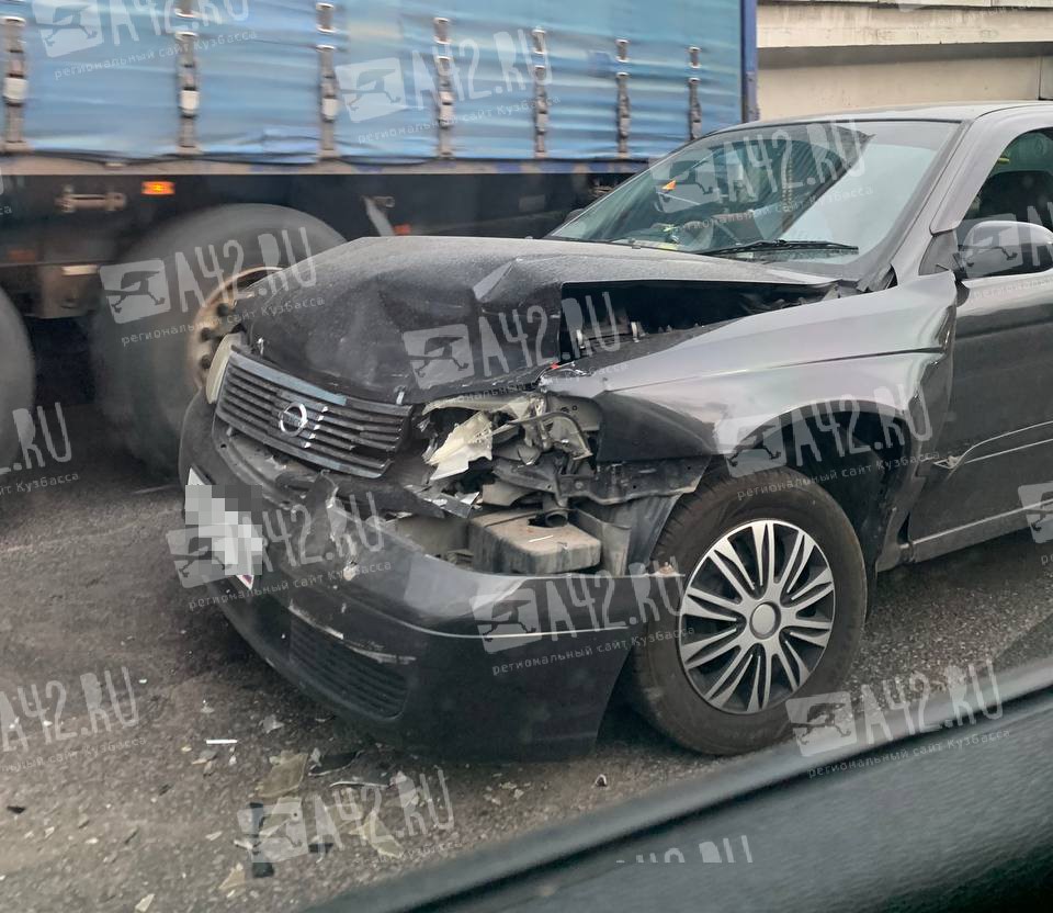 ДТП произошло на шоссе в Кемерове в вечерний час пик 