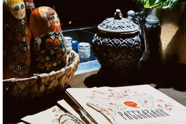 От стейков до редких треков: как в Кемерове меняют формат караоке-вечеров