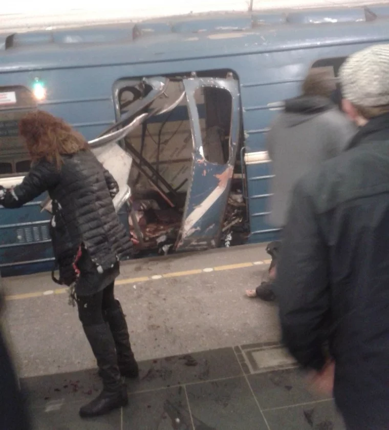 Фото: В Санкт-Петербурге в метро прогремели взрывы 2