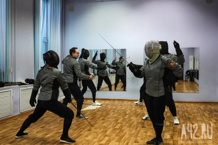 Фото: Сталь, пот и семья: зачем взрослые люди с ипотекой берут в руки меч 4