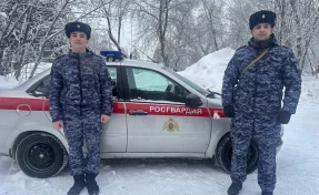 В Кемерове росгвардейцы помогли пострадавшей в ДТП 13-летней девочке