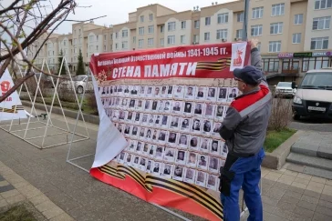 Фото: В Кемерове устанавливают «Стену Памяти» ко Дню Победы 3