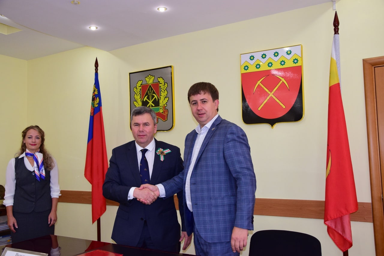 Глава кузбасского Гурьевска поздравил другой российский Гурьевск с Днём города