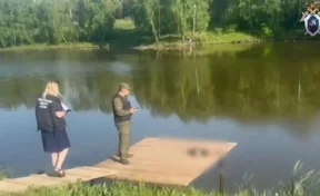 Младенца в пакете обнаружили на берегу озера в Красноярском крае