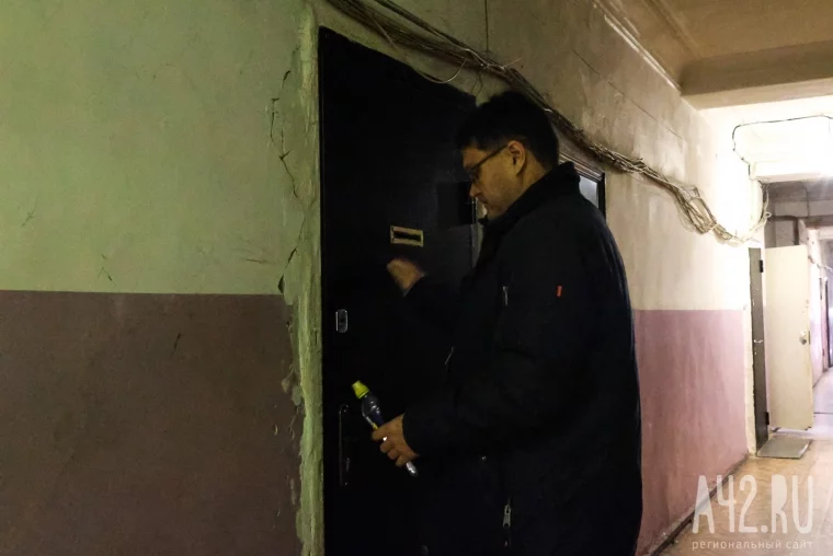 Фото: Мёртвые котята, остывшие батареи и угрозы дворнику ножом: как живут в кемеровском общежитии в Кировском районе 33