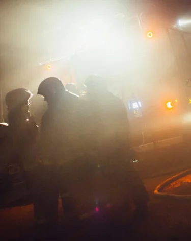 МЧС: в Прокопьевске здание бывшего АБК шахты вспыхнуло в результате поджога