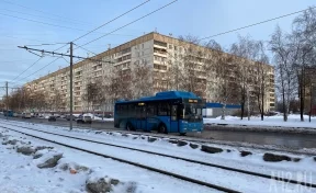 «Перевозчик не успевает чинить»: новокузнечанам объяснили, почему автобусы не выходят на линию