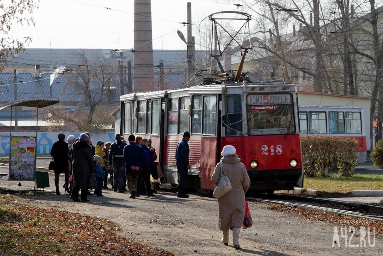 В Кемерове 5 трамвайных маршрутов изменят движение из-за ремонта путей у ЦУМа