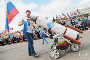Фото: Акула и экомобиль: в Кемерове состоялся парад колясок 3