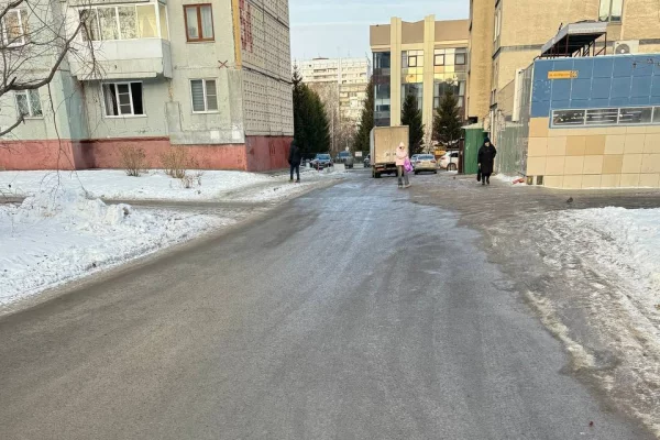 Прокуратура заставила власти Кемерова отремонтировать подъезд к школе №77