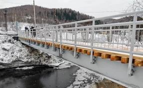В Междуреченске возвели новый пешеходный мост через реку Ольжерас 