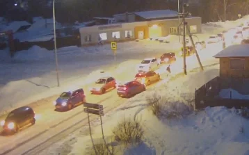 Фото: Момент ДТП у пешеходного перехода в Кемерове попал на видео 1