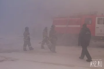 Фото: Спустя несколько минут после боя курантов в центре Кемерова загорелся дом 1
