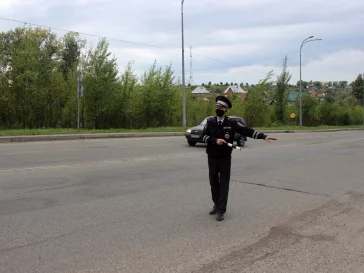 Фото: В Кемерове сотрудники ГИБДД проводят массовые проверки водителей 2
