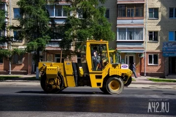 Фото: На пяти дорогах Кемерова возобновили ремонт 1