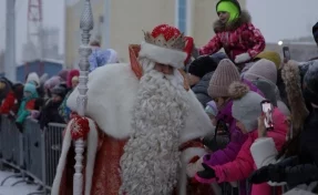 Поезд приехал: кузбасские дети смогли познакомиться с главным Дедом Морозом России