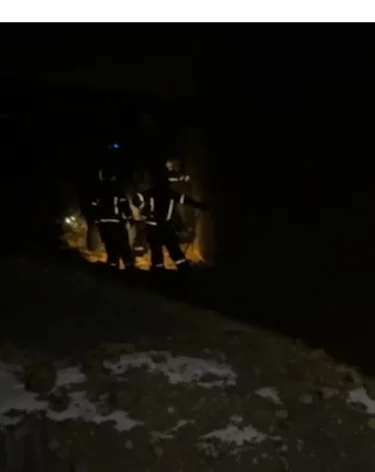 Двое кузбассовцев провалились в трубу заброшенного завода: их спасали 3 часа