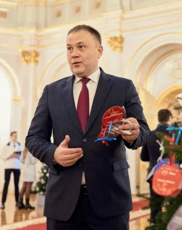 Илья Середюк исполнит мечты детей из Кузбасса и ДНР с кремлёвской «Ёлки желаний»