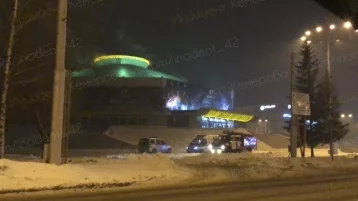 Фото: Кемеровчан напугал пар, идущий от купола городского цирка 1