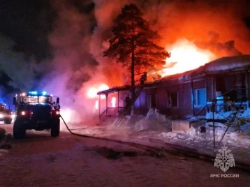 Фото: Площадь пожара в общежитии с вахтовиками в Ноябрьске составила 200 квадратов 1