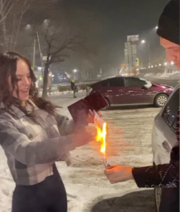 Фото: В Кузбассе полицейские нашли девушку и мужчину, сжёгших паспорт на камеру 1