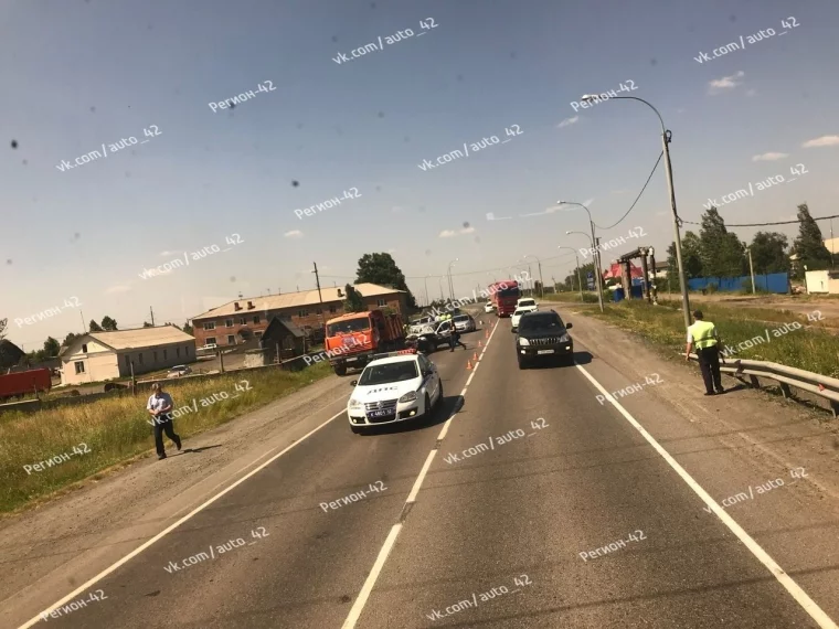 Фото: Водитель полицейского автомобиля погиб в ДТП на кузбасской трассе 1