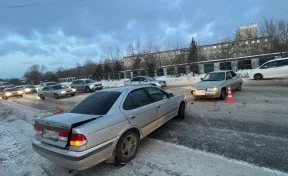 Пассажирка иномарки получила травмы в ДТП на Транспортной улице в Новокузнецке