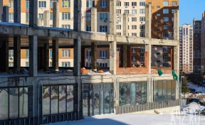 Парковочный комплекс, обманутые люди и 131 миллион ущерба: как в Кемерове два года не могут снести незаконный недострой