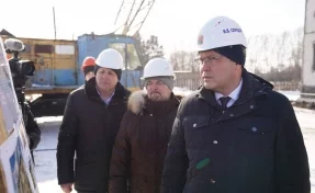 Губернатор Кузбасса проверил строительство дома, в котором получат квартиры сироты