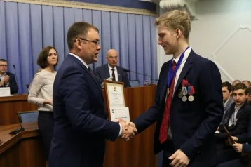 Фото: Мэр Кемерова наградил спортсменов ХК «Кузбасс» 1