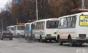 На автобусных остановках кузбасского города появятся расписания 2 маршрутов