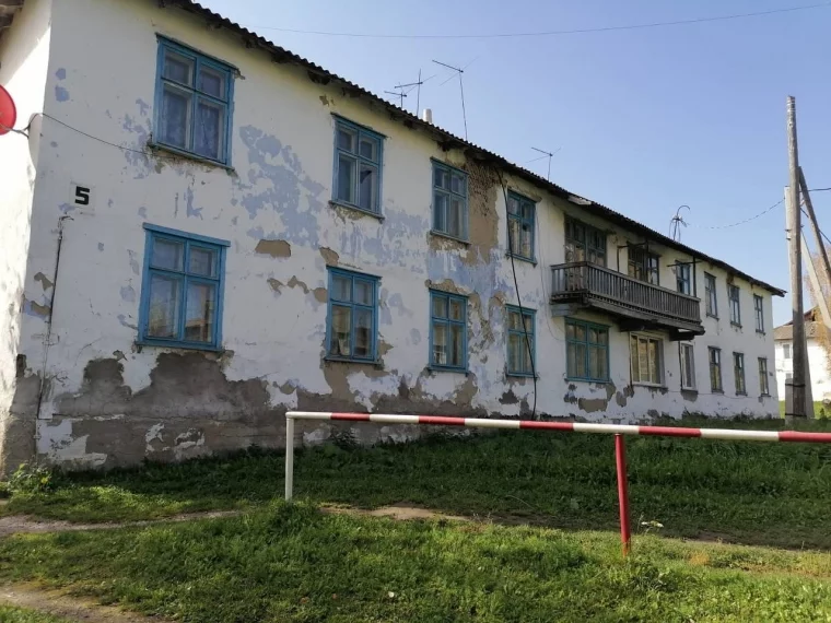Фото: В Кузбассе в жилом доме обрушился потолок: прокуратура начала проверку 2