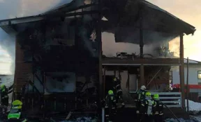 В Москве в результате пожара обрушился дом, при разборе завалов нашли тела мужчины, женщины и ребёнка